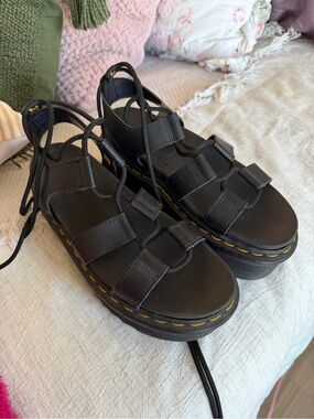 **RARE**
BIG platform, Dr. Martens Black Leather Lace-Up Shoes with Yellow Tag.